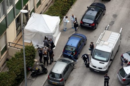 La scène du crime devant le bureau des sports de la Ville de Marseille (photo N. Vallauri, publiée dans La Provence)